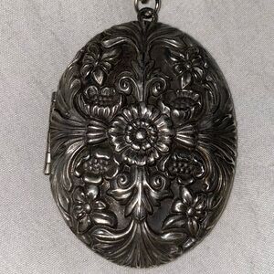 Vintage locket for pictures
